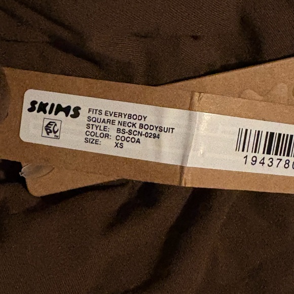 Skims Kim Kardashian Women’s Square Neck Bodysuit XS New with Tags - Picture 3 of 3